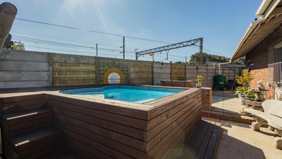 5 Bedroom Property for Sale in Avondale Western Cape
